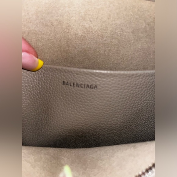 WOMEN'S EVERYDAY MEDIUM BALENCIAGA CAMERA BAG IN BEIGE - Picture 2 of 6